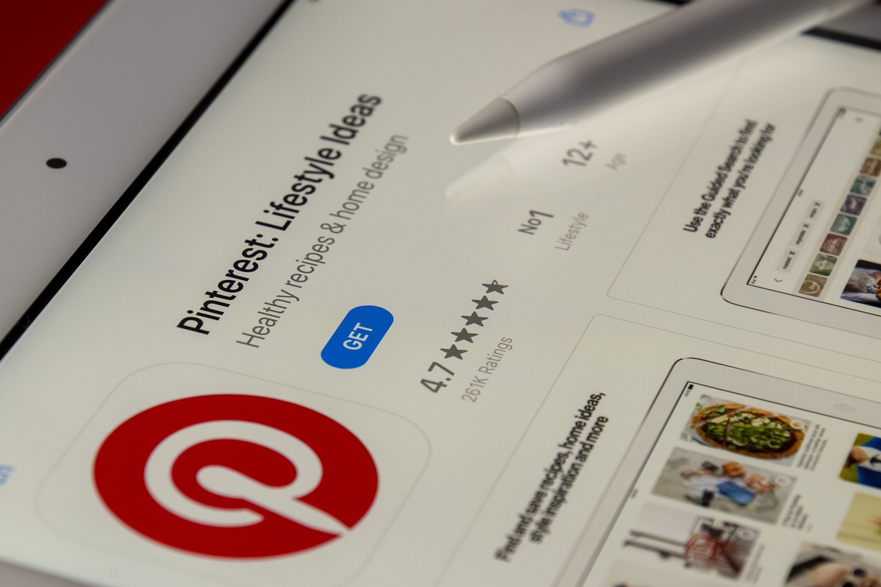 The Effects of Social Media Algorithms on User Experience